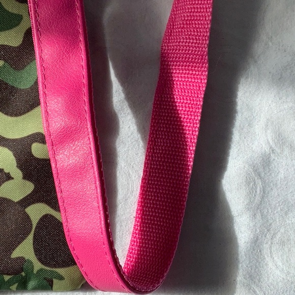 Simple’s Southern Collection TURTLE CAMO Print Crossbody NWOT 100% Clean 2pocket - Picture 4 of 9